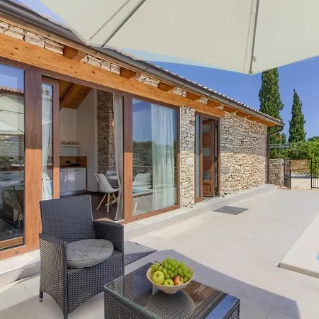 Cozy Pietra With Private Pool And Whirpool 别墅 *