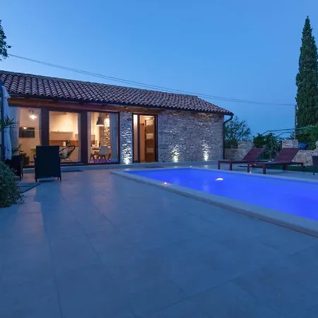 Cozy Pietra With Private Pool And Whirpool * Šišan