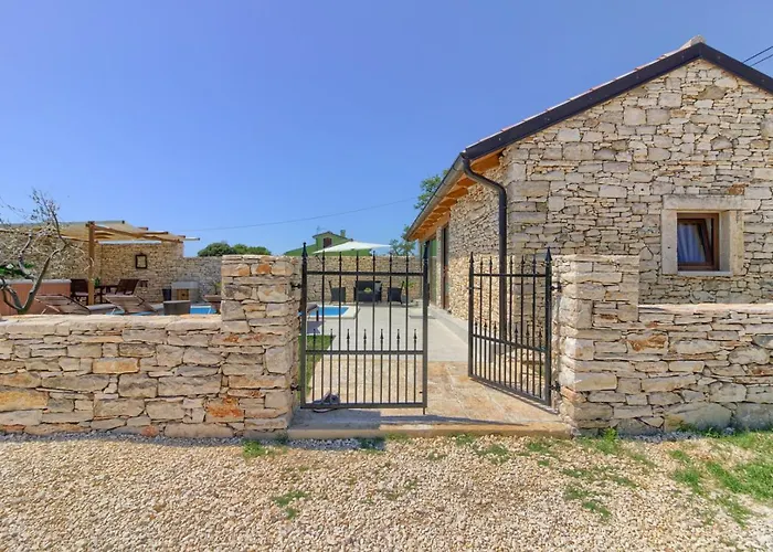 Cozy Pietra With Private Pool And Whirpool *