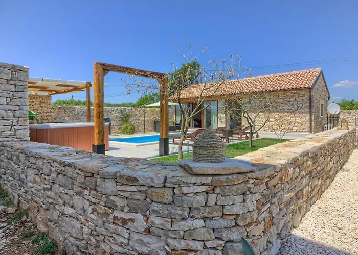 Cozy Pietra With Private Pool And Whirpool Villa