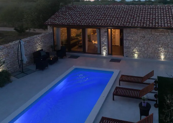 Cozy Pietra With Private Pool And Whirpool * Šišan