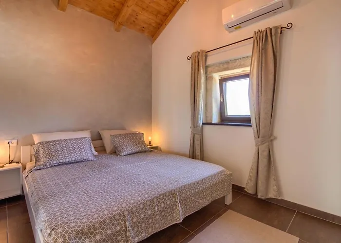 Cozy Pietra With Private Pool And Whirpool Šišan