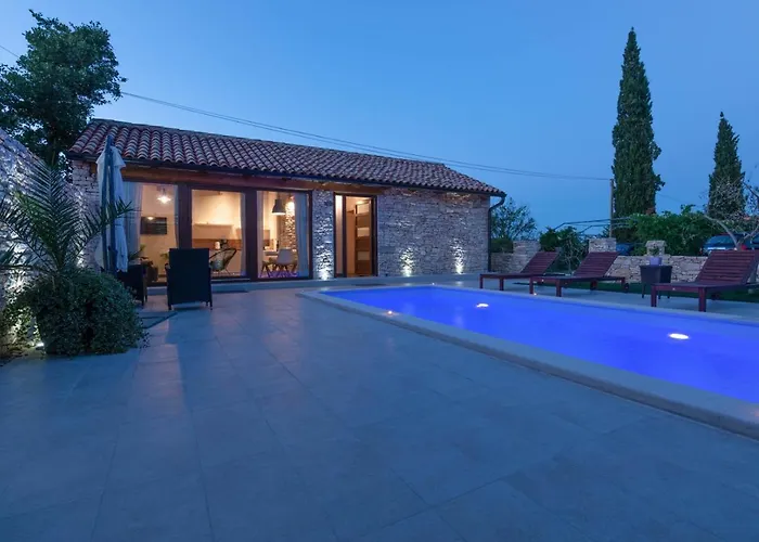 Cozy Pietra With Private Pool And Whirpool * Šišan
