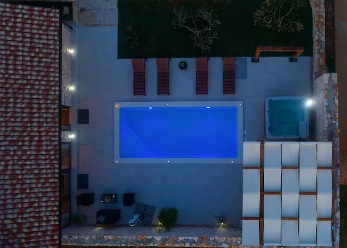 Cozy Pietra With Private Pool And Whirpool