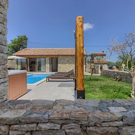 Villa Cozy Pietra With Private Pool And Whirpool Sisan