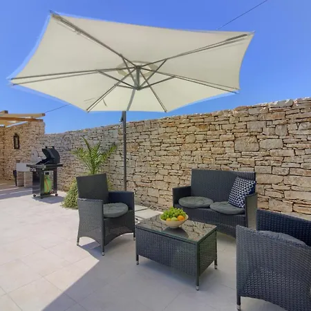 Cozy Pietra With Private Pool And Whirpool Sisan