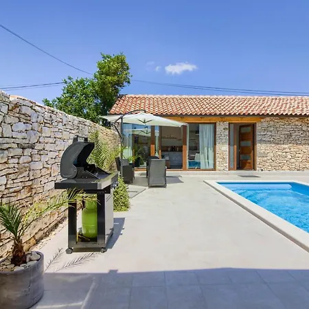 Cozy Pietra With Private Pool And Whirpool