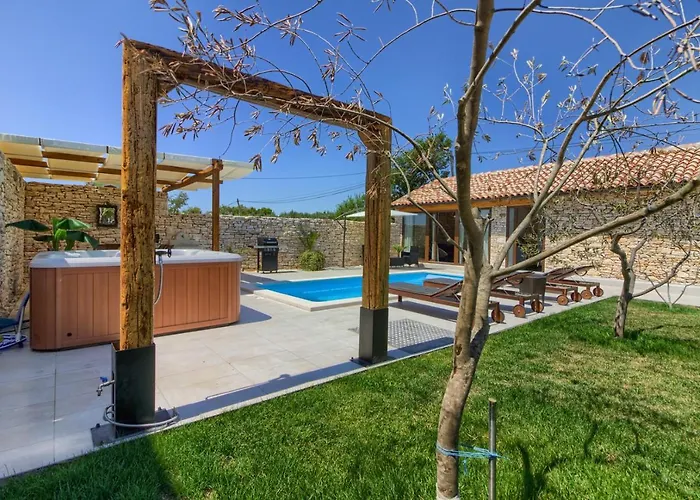 Cozy Pietra With Private Pool And Whirpool Vila Šišan