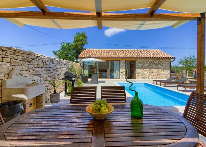 Villa Cozy Pietra With Private Pool And Whirpool Sisan