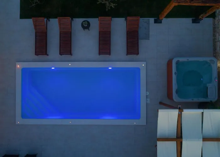 Villa Cozy Pietra With Private Pool And Whirpool